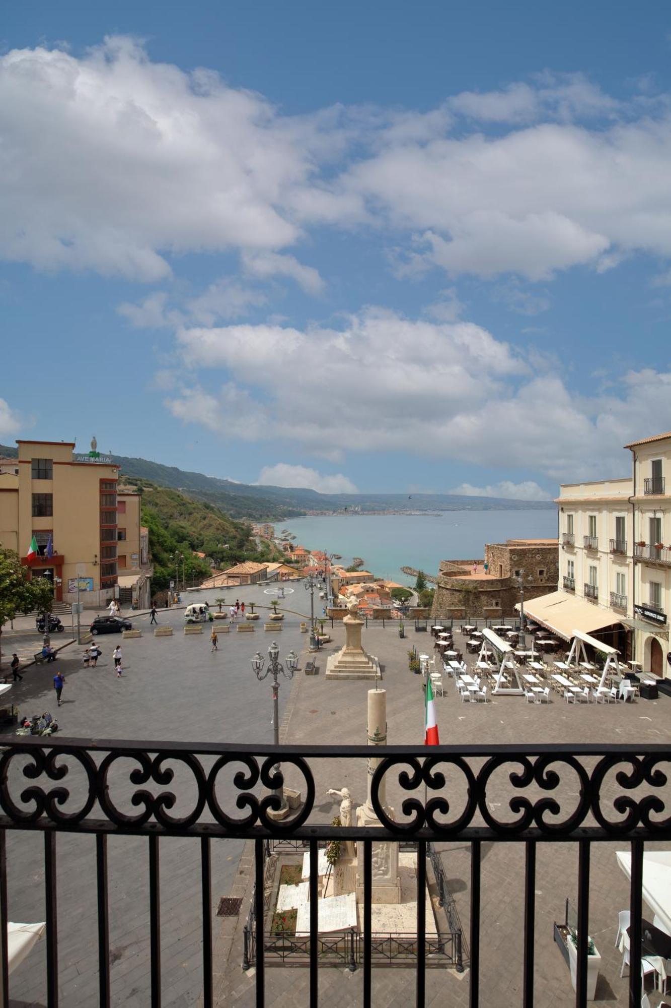 Hotel Della Piazza Pizzo  Exteriör bild