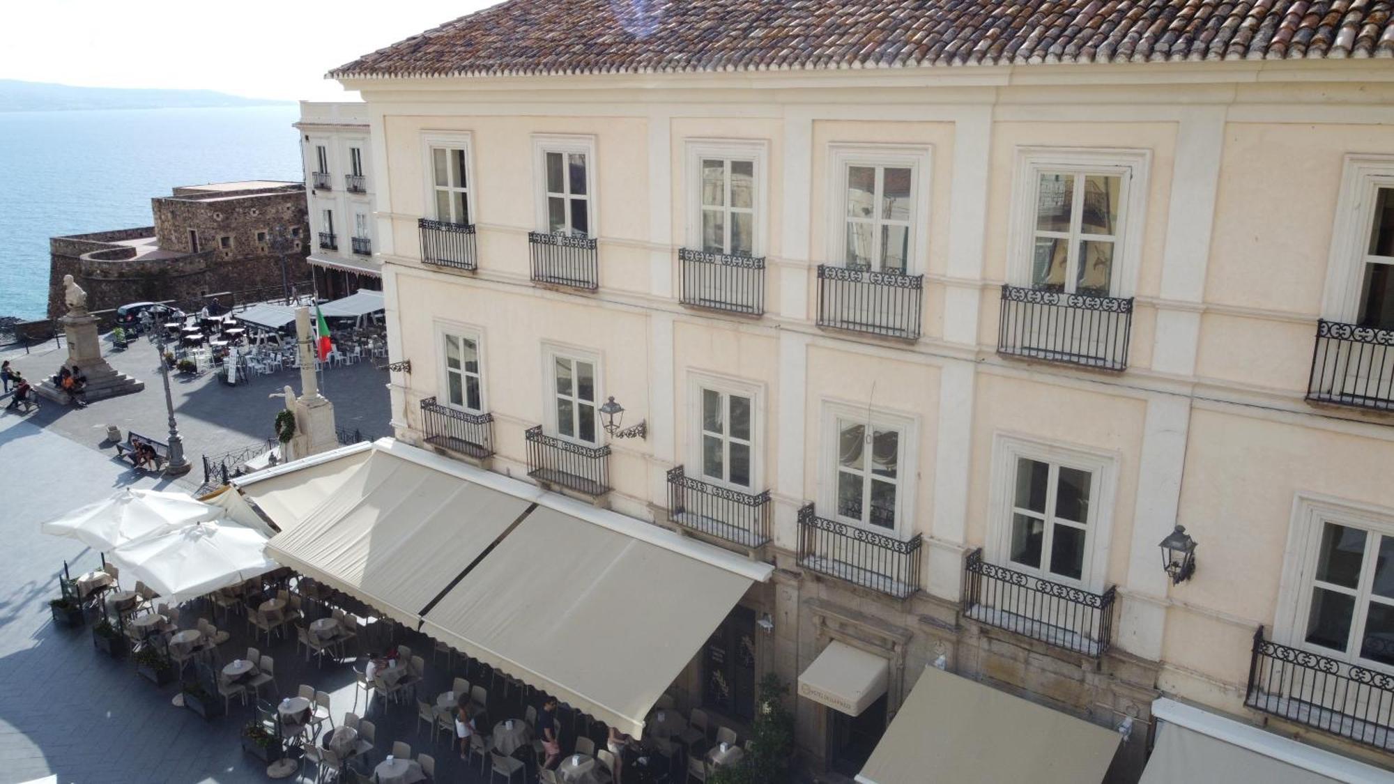Hotel Della Piazza Pizzo  Exteriör bild