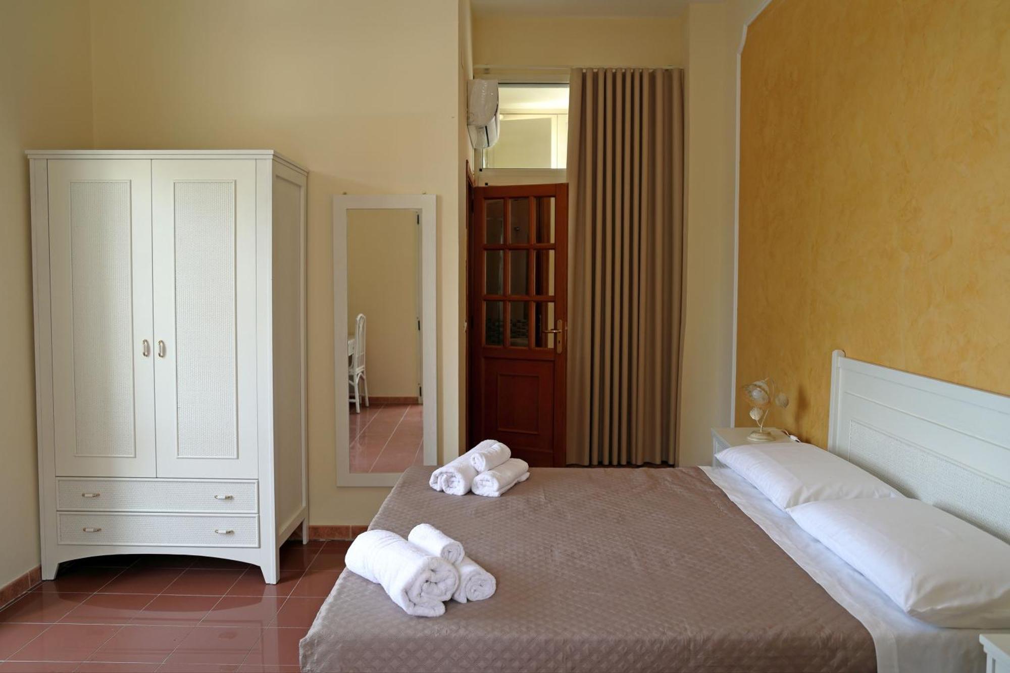 Hotel Della Piazza Pizzo  Exteriör bild