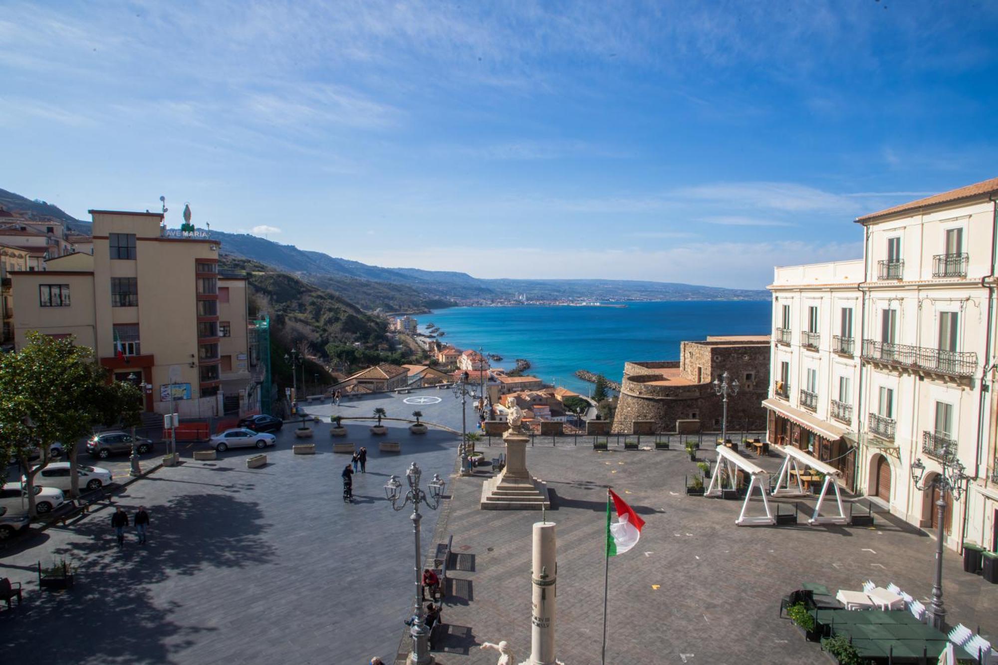 Hotel Della Piazza Pizzo  Exteriör bild