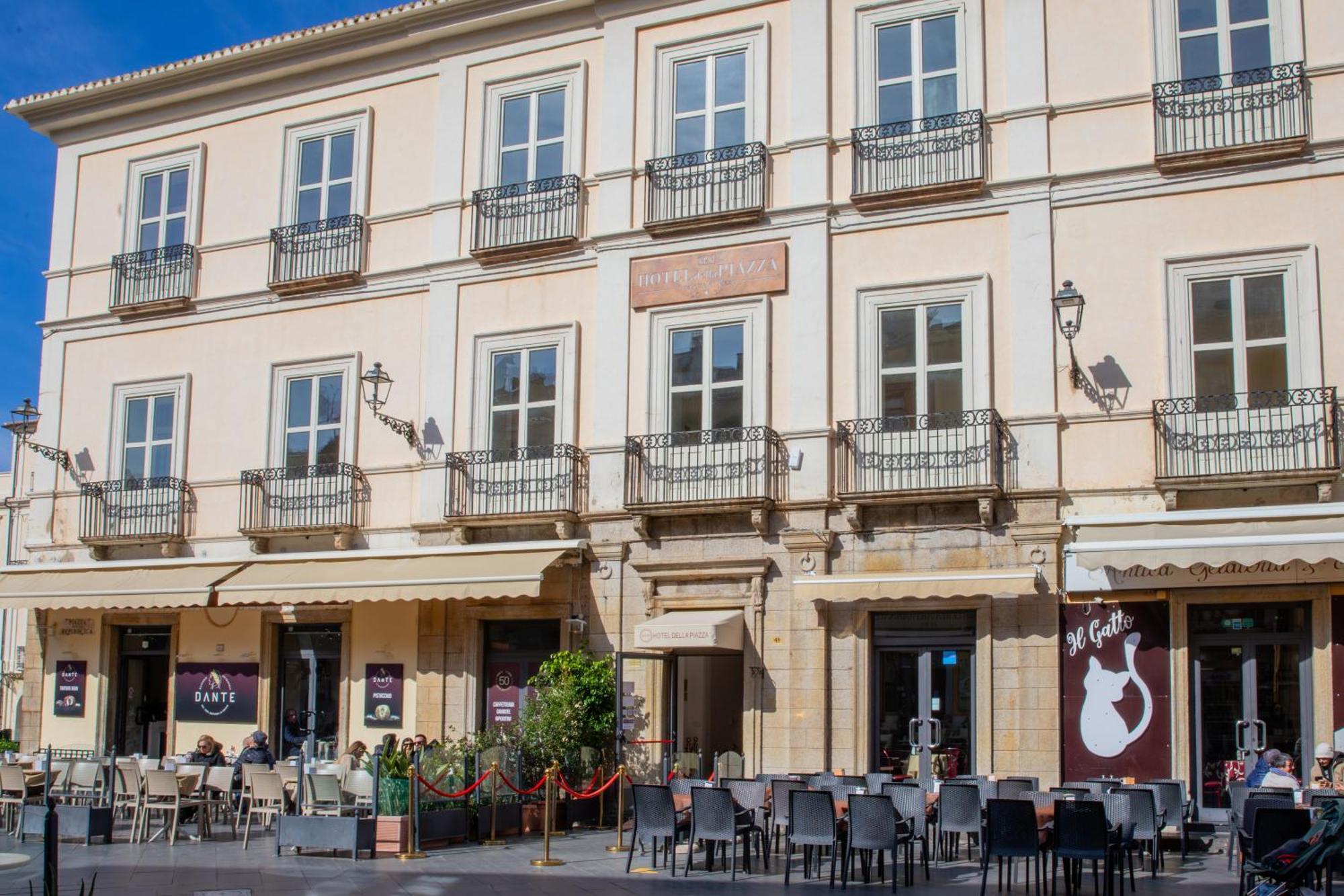Hotel Della Piazza Pizzo  Exteriör bild